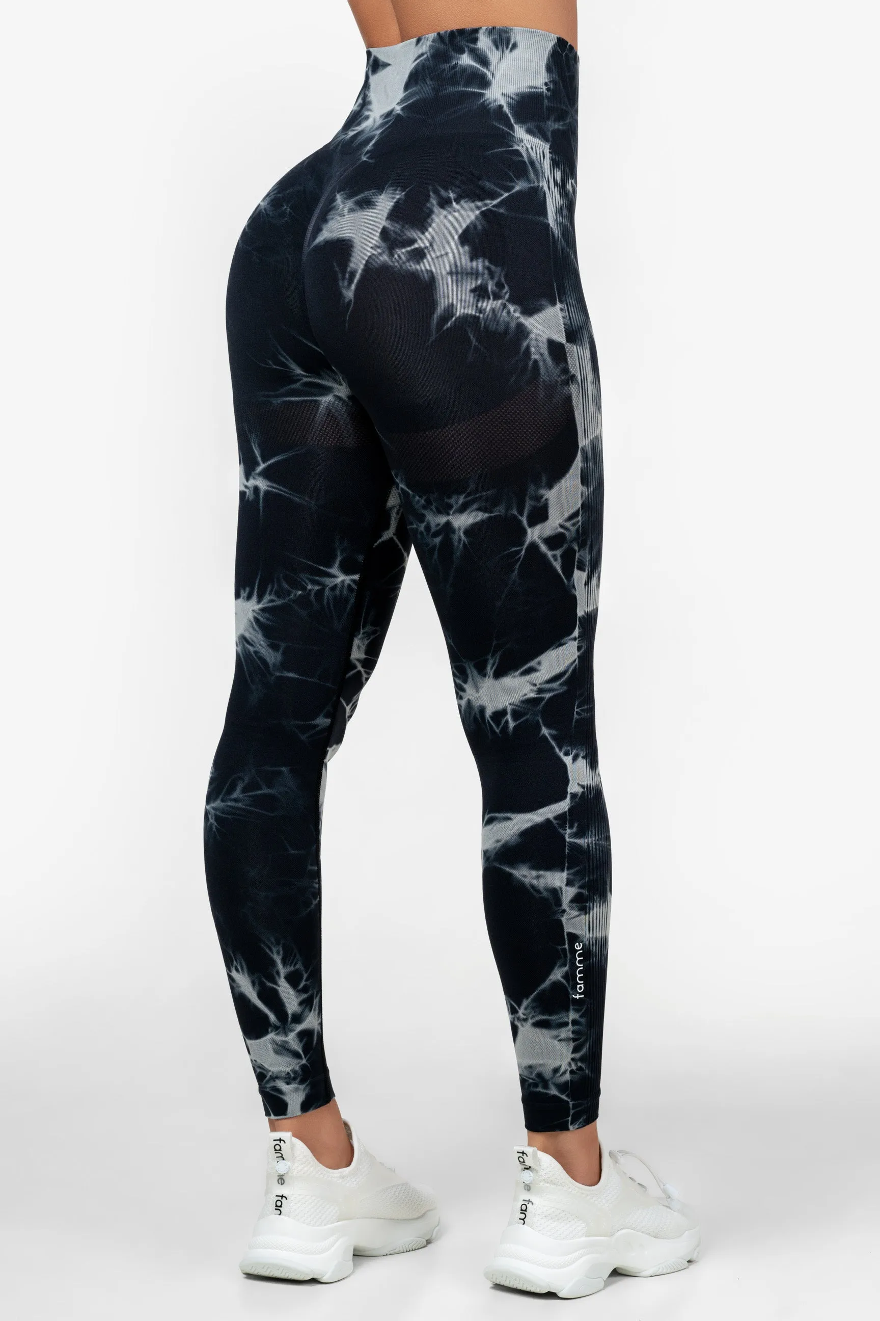 Black Tie Dye Scrunch Leggings