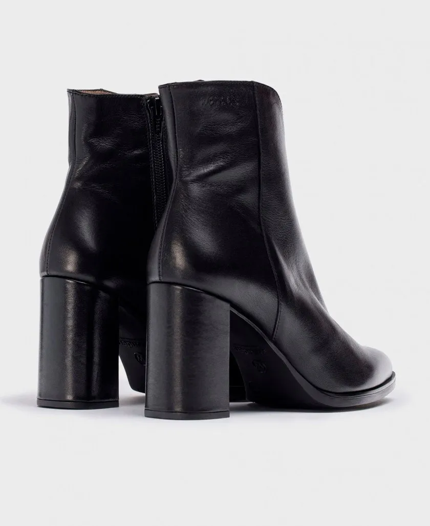 Wonders Nara V-cut heeled bootie